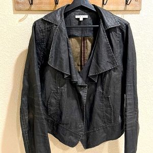 Stunning 100% Linen Jacket with layered collar and stylish details throughout